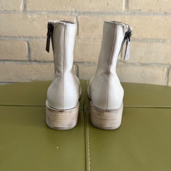 Frye Demi white asymmetrical zip bootie size Womens 11 EUC - Picture 6 of 10